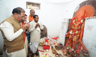 मुख्यमंत्री  विष्णुदेव साय ने ऐतिहासिक चतुर्भुज विष्णु मंदिर में की पूजा-अर्चना, प्रदेश की सुख-समृद्धि की कामना