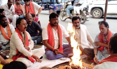 मोदी सरकार के 12 वर्ष पूर्ण होने पर हवन-पूजन, आतिशबाजी एवं प्रसाद वितरण
