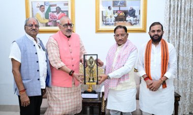 मुख्यमंत्री  विष्णु देव साय से आज राजधानी रायपुर स्थित मुख्यमंत्री निवास कार्यालय में केंद्रीय मंत्री  गिरिराज सिंह ने सौजन्य मुलाकात की। 