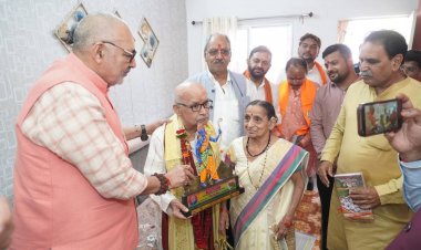 केन्द्रीय मंत्री सिंह अप्पा खरे के निवास भी पहुँचे