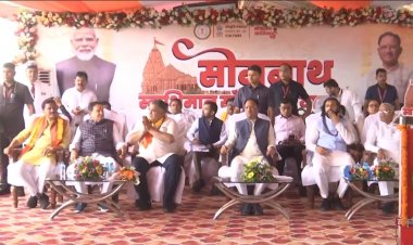 मुख्यमंत्री विष्णुदेव साय के साथ विधायक डॉ. संपत अग्रवाल ने दिखाई 'सोमनाथ स्वाभिमान सांस्कृतिक यात्रा' को हरी झंडी, 1000 श्रद्धालु सोमनाथ धाम रवाना