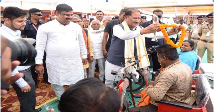 जब मुख्यमंत्री साय ने थामा हाथ, तो दिव्यांग हितग्राही की जिंदगी में लौटी उम्मीद की रौशनी