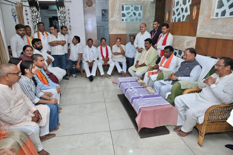 समाधान शिविर के उद्देश्य की पूर्ति के लिए सार्थक प्रयास करें अधिकारी मुख्यमंत्री  विष्णुदेव साय ने समीक्षा बैठक में दिए स्पष्ट निर्देश
