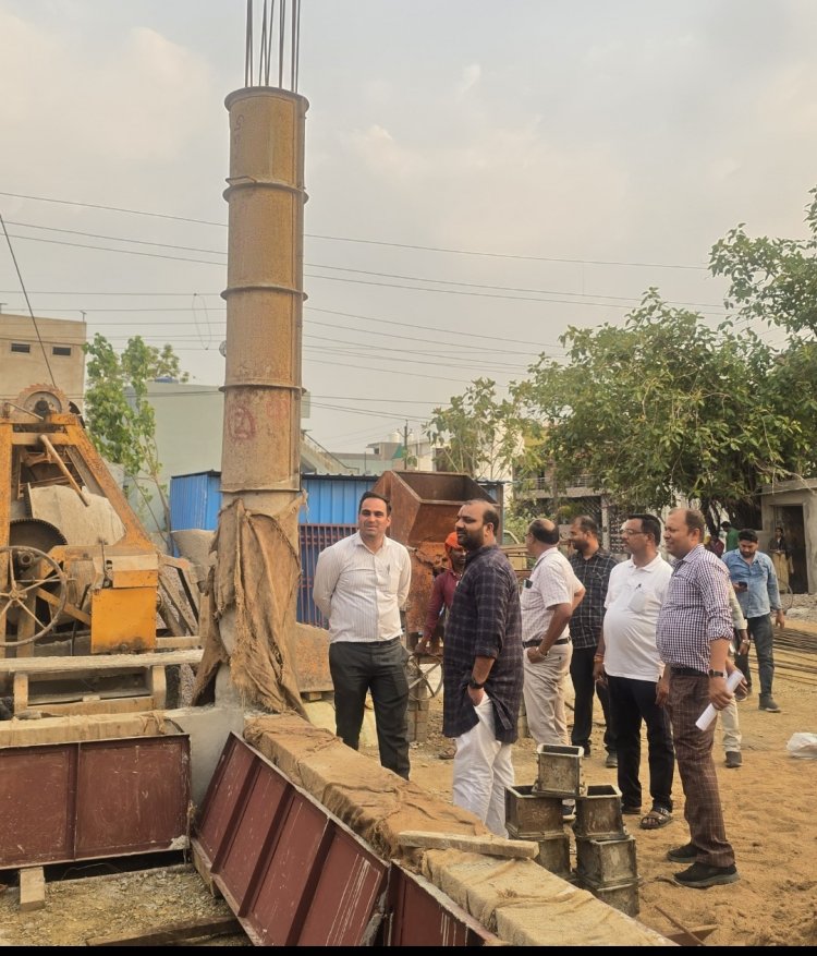 निगम लोक कर्म विभाग अध्यक्ष दीपक जायसवाल ने जोन 1 में पार्षदों सहित बैठक लेकर कार्यों की समीक्षा की, प्रगतिरत विकास कार्यों को देखा, समयसीमा में सभी विकास कार्य गुणवत्ता सहित पूर्ण करने कहा