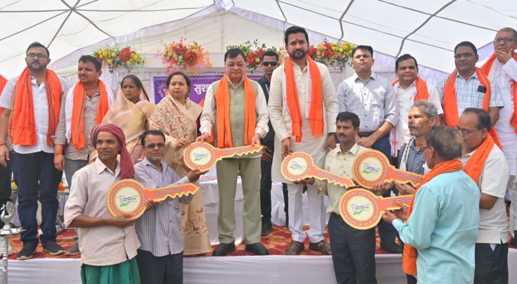 गोपालपुर समाधान शिविर में पहुंचे प्रभारी मंत्री लखन लाल देवांगन, 17 पंचायतों के ग्रामीणों को मिला योजनाओं का लाभ