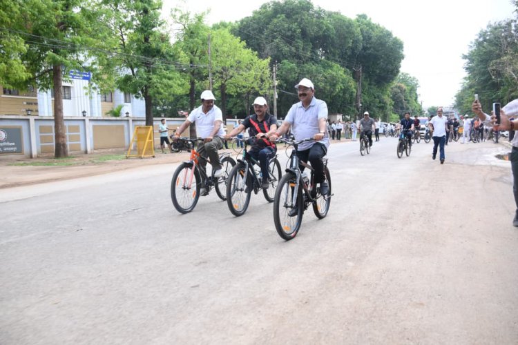 उप मुख्यमंत्री  अरुण साव ने सायकल चलाकर फिट रहने और पर्यावरण संरक्षण का दिया संदेश
