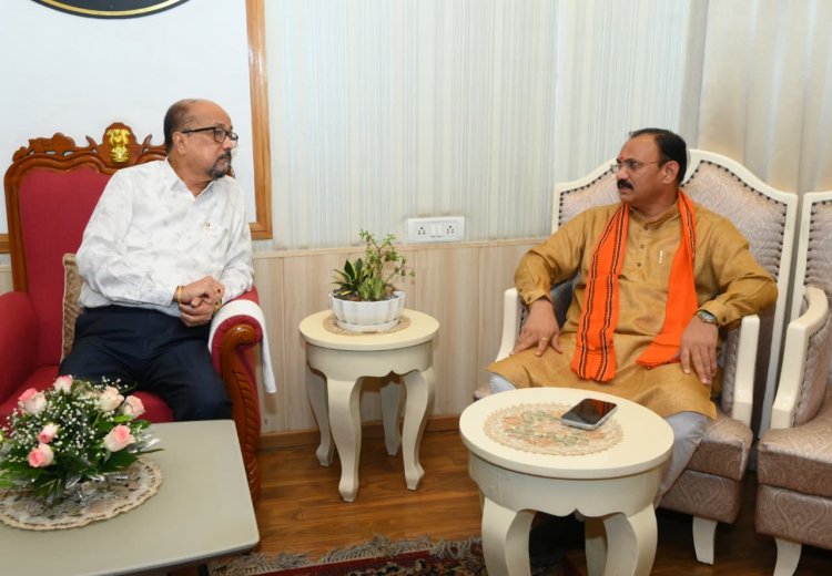 राज्यपाल श्री डेका से स्वास्थ्य एवं परिवार कल्याण मंत्री श्री जायसवाल ने की भेंट