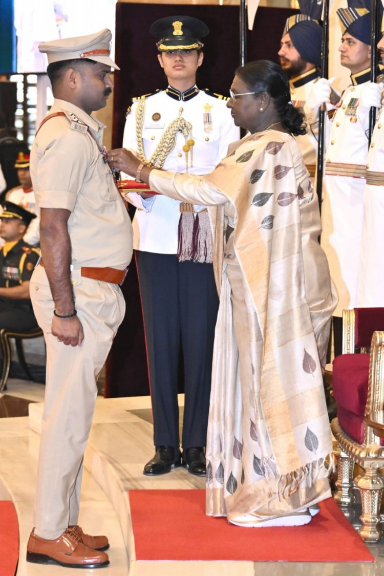 वित्त मंत्री  ओपी चौधरी ने शौर्य चक्र से सम्मानित छत्तीसगढ़ पुलिस के जांबाज अधिकारियों को दी बधाई