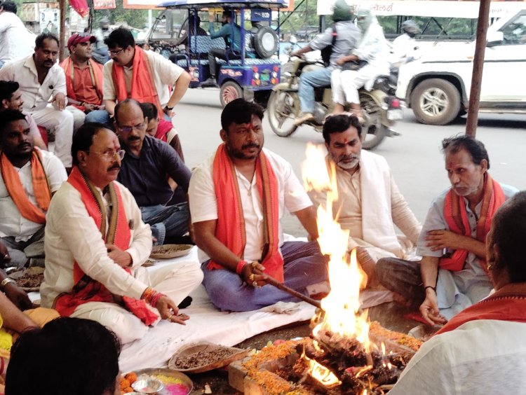 मोदी सरकार के 12 वर्ष पूर्ण होने पर हवन-पूजन, आतिशबाजी एवं प्रसाद वितरण