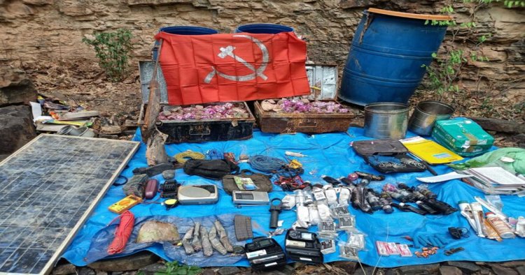 CG : सर्च ऑपरेशन में मिली बड़ी सफलता, नक्सलियों का विस्फोटक जखीरा बरामद; मौके पर ही नष्ट किए गए IED