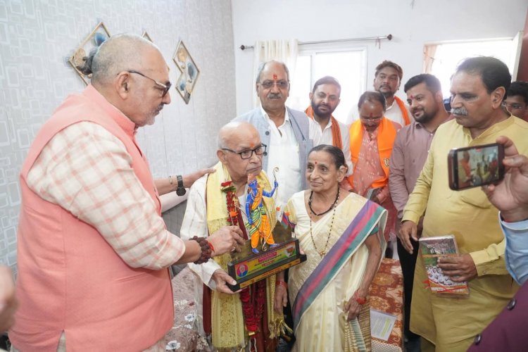 केन्द्रीय मंत्री सिंह अप्पा खरे के निवास भी पहुँचे