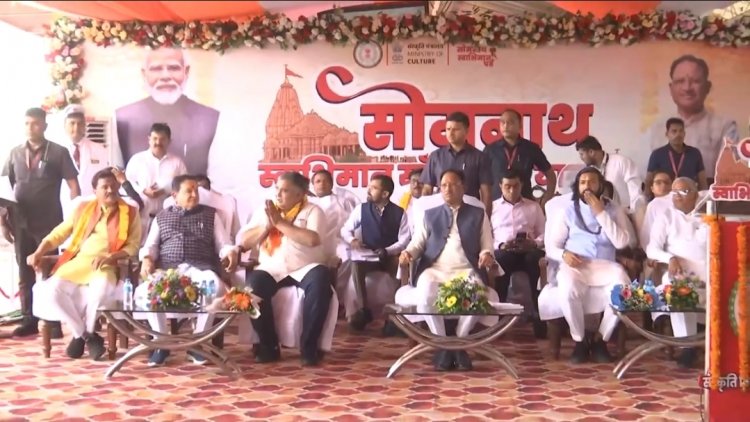 मुख्यमंत्री विष्णुदेव साय के साथ विधायक डॉ. संपत अग्रवाल ने दिखाई 'सोमनाथ स्वाभिमान सांस्कृतिक यात्रा' को हरी झंडी, 1000 श्रद्धालु सोमनाथ धाम रवाना