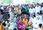भाजपा सरकार की कार्रवाई के कारण नकटी गांव के अनेक गरीब परिवारों के आशियाने उजड़ गए।