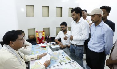 सहयोग केंद्र में खाद्य मंत्री बघेल ने कार्यकर्ताओं से किया संवाद