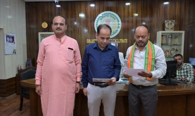 सभापति सूर्यकान्त राठौड़ ने नव नामांकित पार्षद एल्डरमेन अनिल सोनकर को पद की शपथ लेने पर दी हार्दिक शुभकामनाएं
