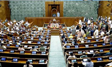 संसद मानसून सत्र का दूसरा दिन भी हंगामेदार, नीट पेपर लीक और छात्रों पर कार्रवाई को लेकर विपक्ष का प्रदर्शन