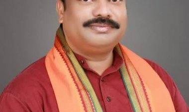 प्रदेश अध्यक्ष किरण देव को रक्षा सूत्र बाँधकर भाजपा सांसद कमलेश जांगड़े ने दीर्घायु एवं यशस्वी जीवन की कामना की