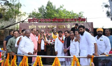कारगिल युद्ध के अमर शहीद नायक कौशल यादव के 27वें शहादत दिवस पर उनकी धातु मूर्ति का रायपुर के काली माता मन्दिर आकाशवाणी के समीप रायपुर लोकसभा सांसद बृजमोहन अग्रवाल द्वारा किया गया अनावरण