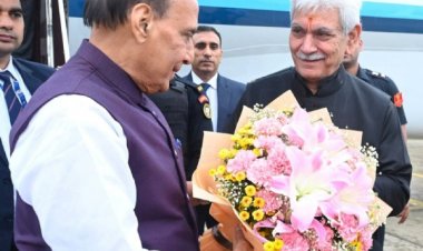 कारगिल विजय दिवस समारोह में शामिल होने श्रीनगर पहुंचे रक्षा मंत्री राजनाथ