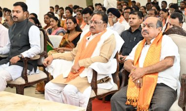 मुख्यमंत्री श्री साय ने फाफाडीह में युवाओं और आमजनों के साथ सुनी ‘मन की बात’ की 136वीं कड़ी