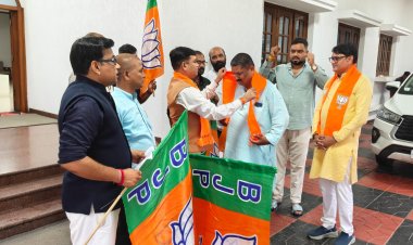 संत शिरोमणि रविदास जी की 650वीं जयंती के निमित्त पवित्र माटी व जल लाने भाजपा का प्रतिनिधिमण्डल वाराणसी रवाना