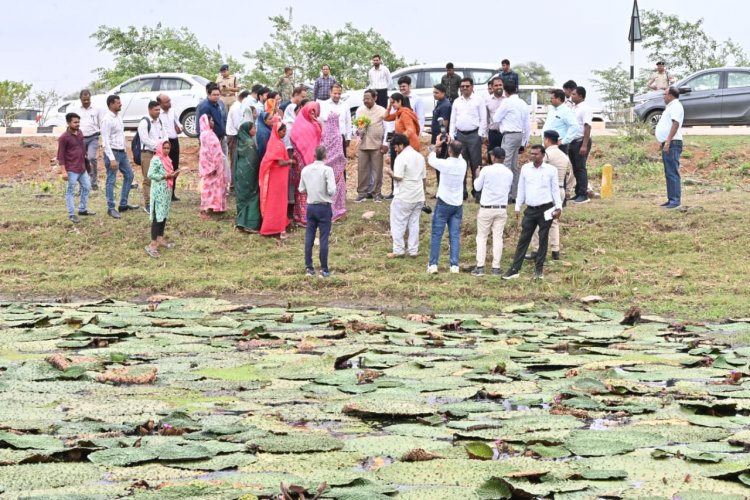 मखाना खेती बनेगी किसानों की नई आय का आधार : मंत्री रामविचार नेताम
