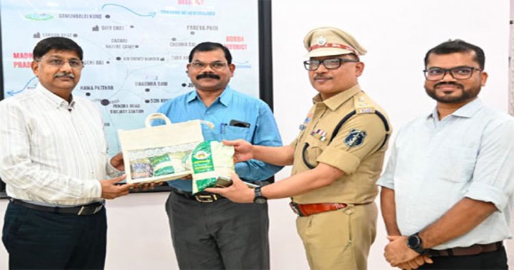 महिला स्व-सहायता समूहों के विष्णु भोग चावल की खुशबू पहुंची पुलिस मुख्यालय तक
