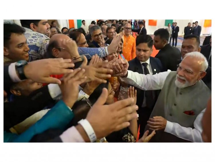 इंडोनेशिया: जकार्ता में भारतीय समुदाय ने प्रधानमंत्री मोदी का भव्य स्वागत किया