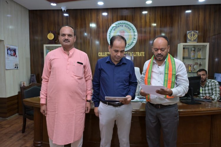  सभापति सूर्यकान्त राठौड़ ने नव नामांकित पार्षद एल्डरमेन अनिल सोनकर को पद की शपथ लेने पर दी हार्दिक शुभकामनाएं
