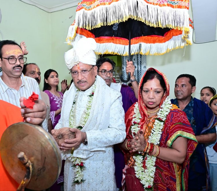मुख्यमंत्री  विष्णुदेव साय ने दोकड़ा की ऐतिहासिक रथयात्रा में निभाई गजपति महाराजा की परंपरा : भगवान श्री जगन्नाथ का रथ खींचकर प्रदेशवासियों के सुख, समृद्धि और खुशहाली की कामना की