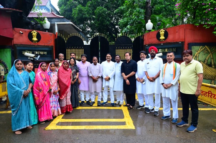 नकटी मामले में कांग्रेस का प्रतिनिधिमंडल प्रभावितो के साथ राज्यपाल से मिला