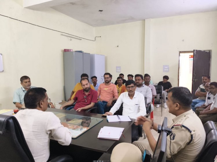 बस स्टॉपेज व्यवस्था को लेकर जिला परिवहन कार्यालय में हुई बैठक