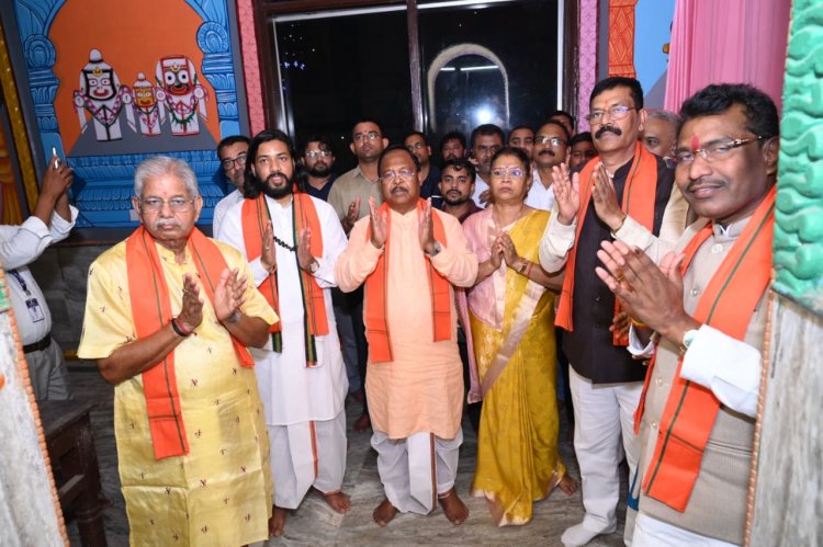 मौसी माता मंदिर में भगवान श्री जगन्नाथ के दिव्य दर्शन एवं रात्रि आरती में उमड़ा आस्था का सैलाब; जनप्रतिनिधियों, संतों एवं प्रशासनिक अधिकारियों ने लिया महाप्रभु का आशीर्वाद