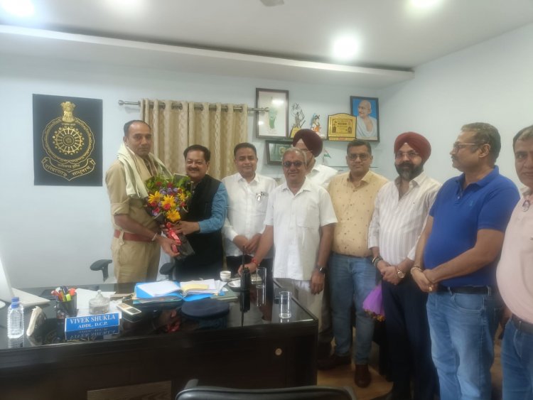 छत्तीसगढ़ चेम्बर प्रतिनिधिमंडल ने पुलिस उपायुक्त एवं अतिरिक्त पुलिस उपायुक्त से की सौजन्य मुलाकात