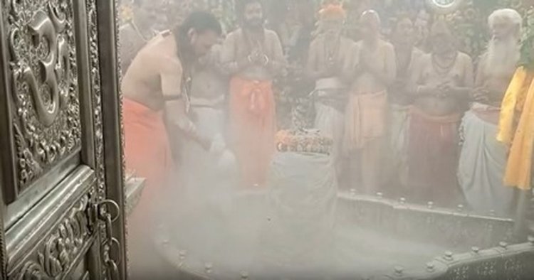 सावन माह के शुभारंभ के साथ महाकाल मंदिर में उमड़ा भक्तों का जनसैलाब, ‘जय महाकाल’ जयघोष से गूंजा मंदिर