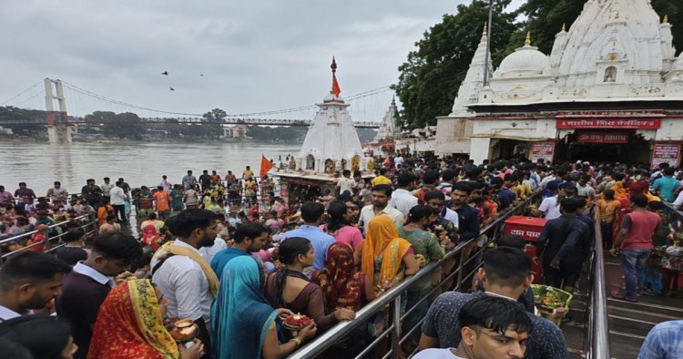 सावन का शुभारंभ, शिव मंदिरों में उमड़ा श्रद्धालुओं का सैलाब, जलाभिषेक के लिए मंदिरों में लगी लंबी कतारें