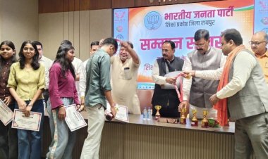 मेधावी विद्यार्थियों को सम्मानित किया तथा सभी को संबोधित कर उनके उज्ज्वल भविष्य की कामना की-विधायक  सुनील सोनी 