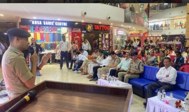 ट्रेजर आइलैंड मॉल में जागरूकता अभियान: साइबर सुरक्षा, नशा मुक्ति और यातायात नियमों की दी गई जानकारी
