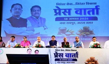 खाद्य, नागरिक आपूर्ति एवं उपभोक्ता संरक्षण मंत्री  दयाल दास बघेल, एवं विभागीय सचिव, श्रीमती रीना बाबा साहेब कंगाले द्वारा विभागीय गतिविधियों एवं उपलब्धियों पर आज छत्तीसगढ संवाद के आडिटोरियम (अटल नगर, नवा रायपुर) में प्रेस कॉन्फ्रेंस को संयुक्त रूप से संबोधित किया गया