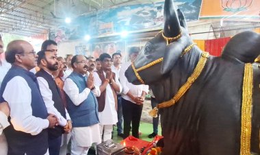 श्रावण मास के अवसर पर विशाल मेगा मार्ट परिसर, महासमुंद में एक माह तक आयोजित महारुद्राभिषेक एवं हवन-पूजन कार्यक्रम में आज उप मुख्यमंत्री  अरुण साव शामिल हुए।
