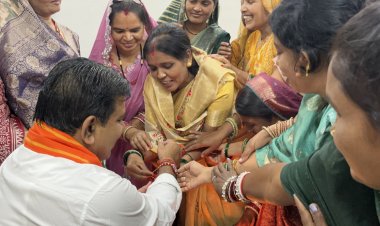 बिहान की दीदियों ने उपमुख्यमंत्री  विजय शर्मा को राखी बांधकर दी बधाई, साझा किए गुजरात भ्रमण के अनुभव