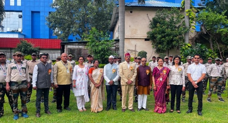 सिम्स बिलासपुर में धूमधाम से फहराया गया तिरंगा: अधिष्ठाता डॉ. रमणेश मूर्ति ने संविधान को आत्मसात करने का दिया संदेश