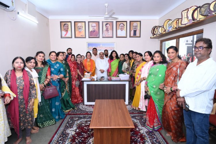 जगन्नाथ मंदिर में 2100 माताओं-बहनों ने भगवान जगन्नाथ को बांधा रक्षा सूत्र, श्रद्धा और भक्ति से गूंजा मंदिर परिसर - पुरन्दर मिश्रा