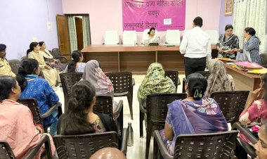महिला उत्पीड़न से संबंधित 34 प्रकरणों को सुनवाई हेतु रखा, जिसमें 23 प्रकरणों की सुनवाई की गई व 08 प्रकरण नस्तीबध्द किये गये।