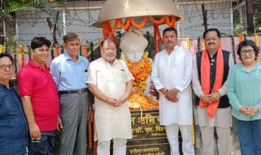 भारतरत्न महान अभियंता मोक्षगुंडम विश्वेश्वरैय्या का 166वीं जयन्ती पर रायपुर दक्षिण विधायक सुनील सोनी, सभापति सूर्यकान्त राठौड़, संस्कृति विभाग अध्यक्ष अमर गिदवानी सहित वरिष्ठ, कनिष्ठ अभियंताओं ने किया सादर नमन
