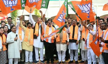 प्रधानमंत्री मोदी के 25 वर्षों के जनसेवा संकल्प के उपलक्ष्य में भाजयुमो की बाइक रैली रवाना