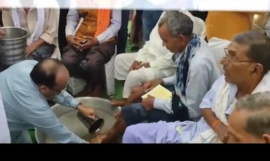 डिप्टी सीएम अरुण साव ने पेंशनधारियों के  पैर धोकर की सेवा, भावुक वरिष्ठजनों ने पीएम मोदी को दिया दीर्घायु का आशीर्वाद
