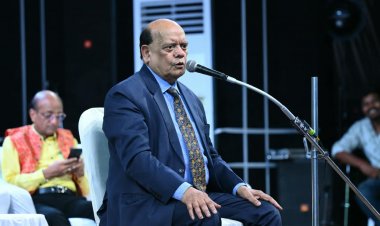  चक्रधर समारोह में पद्मश्री सुरेंद्र शर्मा ने हास्य-व्यंग्य से खूब गुदगुदाया