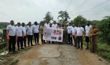 जनप्रतिनिधियों, अधिकारी-कर्मचारियों एवं नागरिकों ने श्रमदान कर दिया स्वच्छता का संदेश