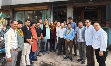 मुंगेली में कैट का संगठन विस्तार, नई कार्यकारिणी का गठन-प्रदेश चेयरमेन विक्रम सिंह देव एवं प्रदेश अध्यक्ष परमानंद जैन के नेतृत्व में व्यापारियों के साथ हुई बैठक